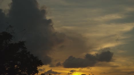 Epic-golden-hour-time-lapse-with-a-cloudscape