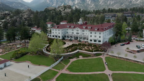 Das-Stanley-Hotel-In-Estes-Park-Colorado-War-Die-Inspiration-Für-Das-Oversight-Hotel-Von-The-Shining-Und-Wurde-In-Der-Fernsehserie-Verwendet