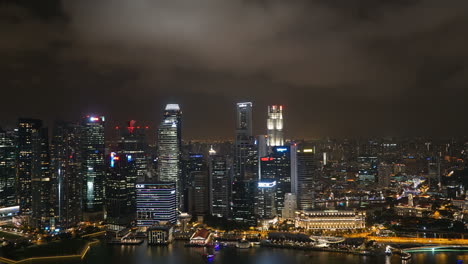 Singapur---Circa-Zeitraffer-Luftaufnahme-Der-Stadt-Singapur-Bei-Nacht