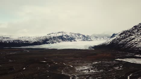 Lengua-Glaciar-En-Islandia,-Filmada-Por-Un-Dron-Desde-Múltiples-ángulos