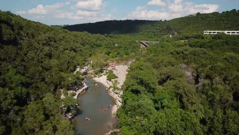 Aerial-drone-shot-of-the-swimming-hole-at-the-Bull-Creek-Greenbelt-in-Austin,-Texas