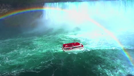Nahaufnahme-Des-Schiffes-„Maid-Of-The-Mist“-In-Niagara-Falls