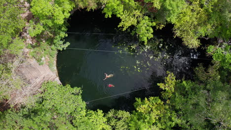 Drohne-Schoss-über-Eine-Cenote---Quintana-Roo---Mexiko