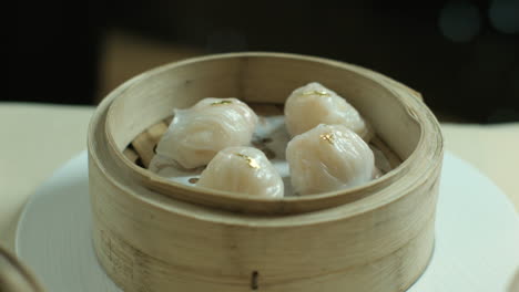 Chinese-Dumplings-Served-In-The-Wooden-Steamers