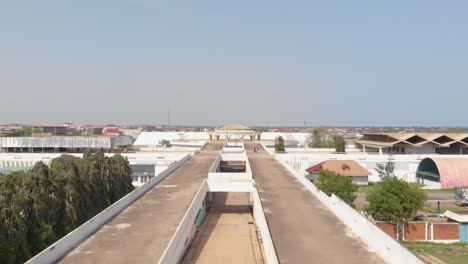 Luftaufnahmen-Des-Messepavillons-In-Ghana