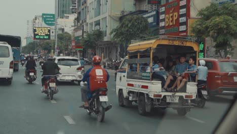 Conduciendo-Por-Las-Concurridas-Calles-De-La-Ciudad-De-Ho-Chi-Minh-En-Vietnam