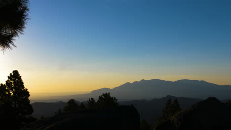 Breite-Aufnahme-Eines-Sonnenaufgangs-Am-Frühen-Morgen-Am-Larb-Hollow-Overlook-In-Der-Nähe-Von-Torrey,-Utah