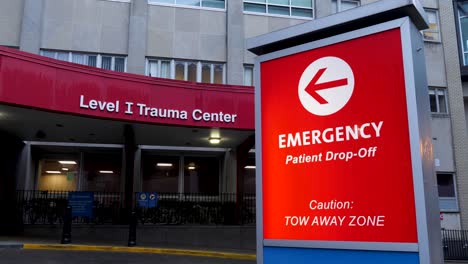 Level-I-Trauma-Center-and-emergency-signs-at-the-entrance