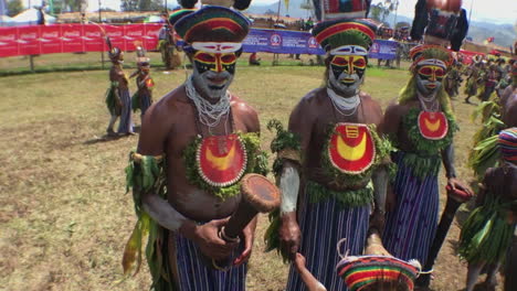 Espectáculo-Tribal-De-Papúa-Nueva-Guinea