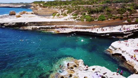 Zeitraffervideo-Aus-Malta,-St.-Peter&#39;s-Pool-An-Einem-Sonnigen-Sommertag