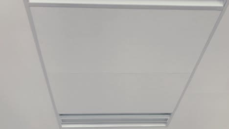 View-of-bright-ceiling-with-energy-saving-lighting,-Modern-office-with-white-ceiling-and-nice-design