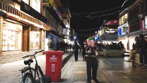 Hyperlapse-of-the-Market-street-with-people-walking-around-in-Leh