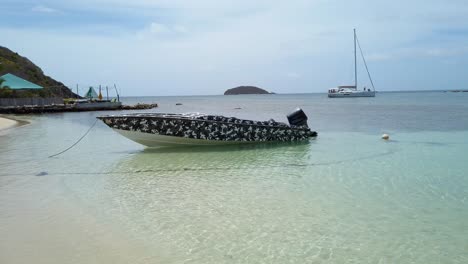 Speed-boats-anchored-at-the-most-famous-beach-in-the-Grenadines,-Mayreau