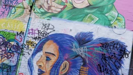Los-Turistas-Que-Visitan-Obras-De-Arte-De-Graffiti-En-Hosier-Lane-Melbourne-Cbd