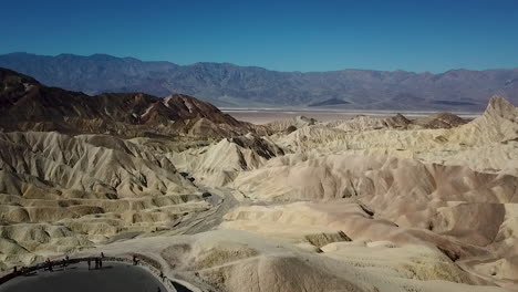 Runder-Aussichtspunkt-Auf-Einem-Death-Valley-Plateau,-Berge,-Kalifornien