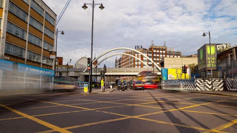 Timelapse-of-traffic-on-shoreditch-highstreet-commercial-street-junction-from-middle-of-the-road-day