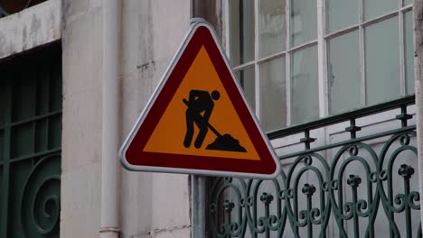 Portuguese-Construction-Traffic-Sign-with-building-behind
