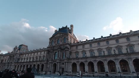 Edificio-Antiguo-En-Paris,-Francia