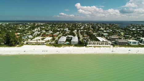 4K-Cinematic-aerial-video-panning-parallel-to-the-left-at-Holmes-Beach-in-Anna-Maria-Island