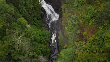 hidden-waterfall-during-summer-time-in-minnesota