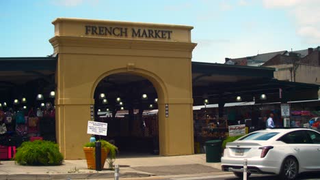 Französischer-Markteingang-New-Orleans-Day-Außenansicht