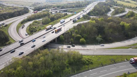 Luftaufnahmen-Der-Autobahnkreuze-M25-J26-Und-M11-J6