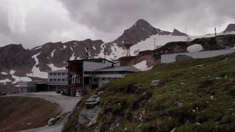 Kitzsteinhorn-Alpine-Center-With-Snowy-Mountains-At-Background-In-Kaprun,-Austria