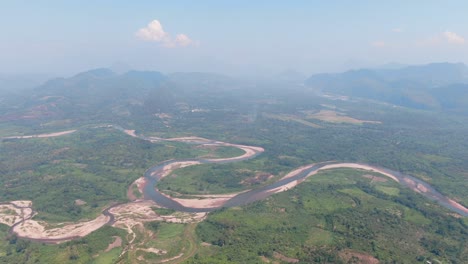 Cautivador-Video-Panorámico-Aéreo-De-4k-Con-El-Río-Huallaga-En-El-área-De-La-Selva-Tropical-Amazónica-De-Tingo-Maria,-Perú