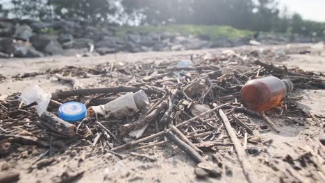 close-up-trash-garbage-debris-washed-up-on-a-sandy-beach