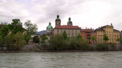 Am-Fluss-Inn-In-Innsbruck,-Österreich