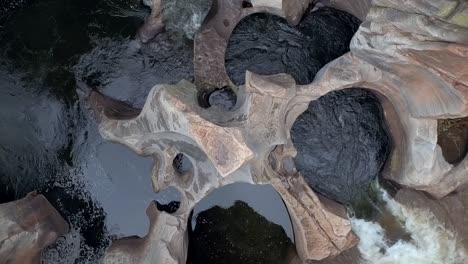 Aerial-HD-drone-footage-of-a-bird's-eye-view-of-the-Blyde-River-flowing-through-the-base-of-Bourke's-Luck-Potholes-in-Graskop,-Mpumalanga,-South-Africa