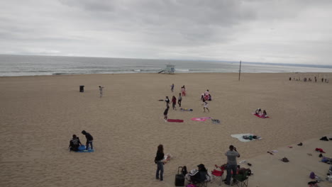 Kids,-Teachers-and-Chaperones-at-an-Elementary-School-Beach-Day-Field-Trip