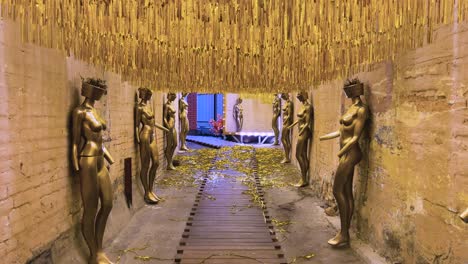 Golden-Walkway-with-mannequins-on-both-sides-of-the-corridor