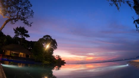 Zeitraffer-Des-Sonnenaufgangs-Von-Veracruz-In-Panama-über-Einem-Infinity-Pool-Am-Pazifischen-Meer