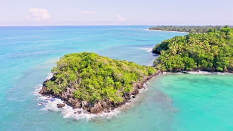 Impresionante-Costa-Tropical-Y-Aguas-Azules-Del-Caribe,-Antena