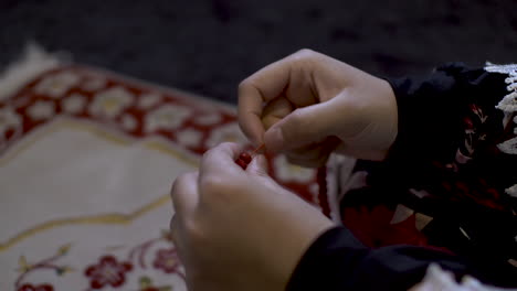 Close-shot-of-hand-of-a-Muslim-girl-counting-beats-for-praying-to-gods