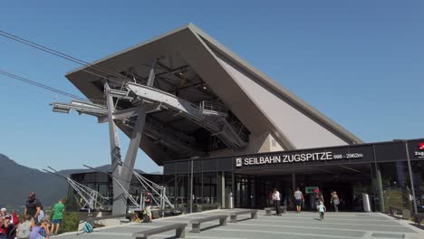 Bayerische-Seilbahnstation-Der-Zugspitze---Dem-Höchsten-Berg-Deutschlands