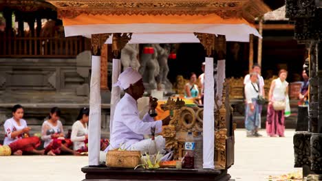 Balinese-purifying-Hindu-ritual-ceremony-in-Tirta-Empul-Temple---Medium-shot