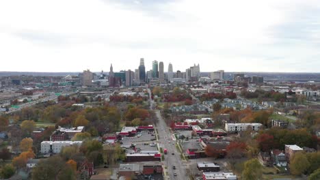 Wide-drone-shot-of-Kansas-City,-Missouri-skyline-during-daytime