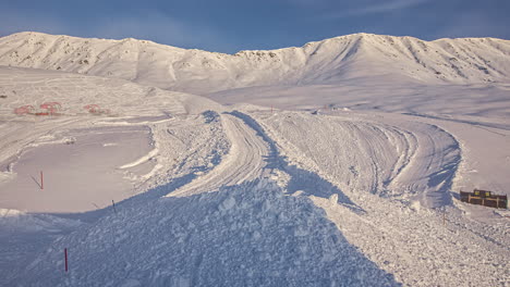 Verschneite-Gipfel-Im-Skigebiet-Serfaus-Fiss-Ladis-Im-Zeitraffer-Von-Sonnenaufgang-Bis-Sonnenuntergang