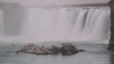 Statische,-Langsame-Bewegung-Des-Godafoss-Wasserfalls-Oder-Wasserfalls-Der-Götter,-Island