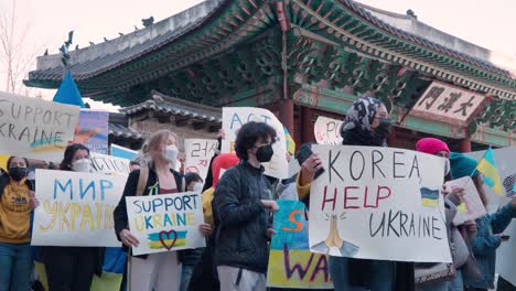 Ukrainians-people-protesting-against-Russian-invasion-in-South-Korea-in-front-of-the-Korean-Temple