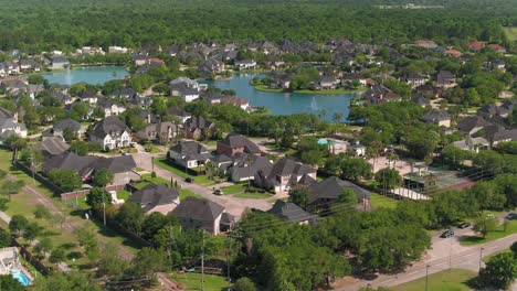 Aerial-of-affluent-homes-in-Houston