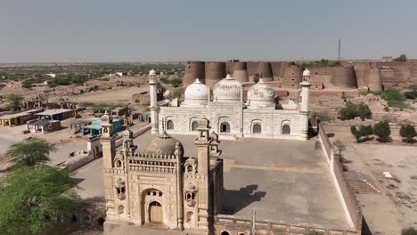 Aerial-View-Of-Abbasi-Jamia-shahi-Masjid-Qila-Derawar