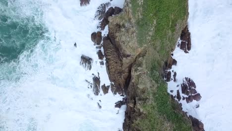 Waves-crashing-on-rocks-of-ocean-shore-on-Billano-Irla-island