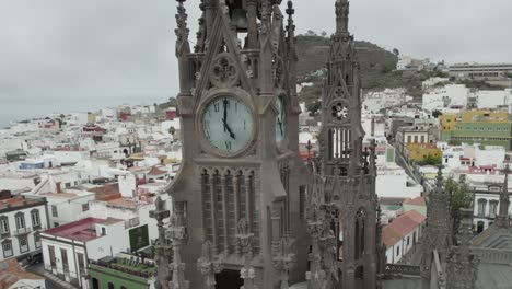 Aerial-Parallax-View-Clock-Face-Tower-Of-Church-of-San-Juan-Bautista