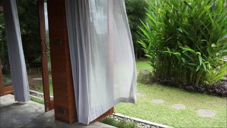 Disposición-Interior-De-La-Sala-De-Estar-De-Una-Villa-En-Sidemen,-Karangasem,-Bali,-Indonesia,-13-De-Septiembre-De-2021