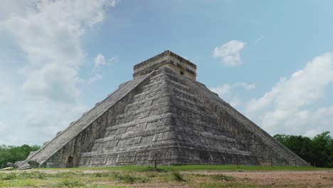 4K-Cinematic-landscape-footage-of-the-Mayan-ruins-monument-of-Chichén-Itzá,-one-of-the-seven-wonders,-in-Yucatan,-Mexico-on-a-sunny-day