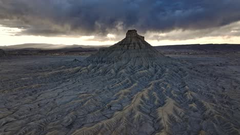 Factory-Butte-and-Moonscape-Overlook