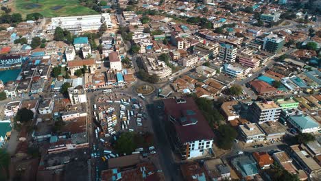 Vista-Aérea-De-La-Ciudad-De-Morogoro-En-Tanzania